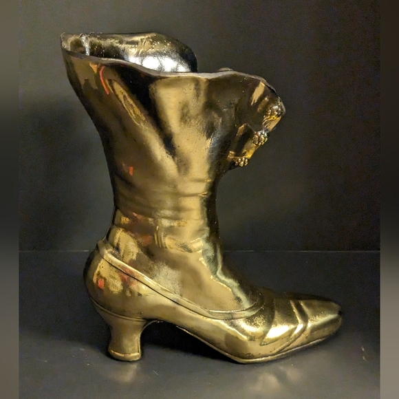 Vintage Cast Iron Gold Lady's Decorarive Boot. - Picture 4 of 8